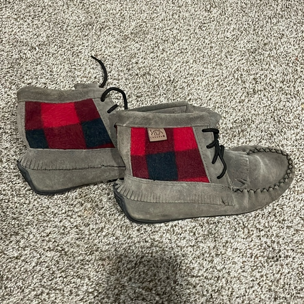 Laurentian Cheif Canada lace up red plaid moccasins